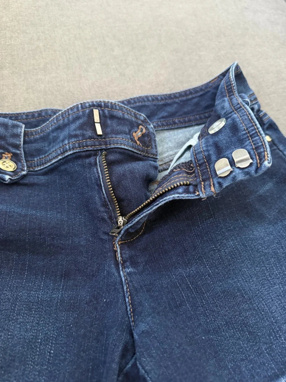 White House Black Market Denim Women's Shorts - Picture 2 of 5